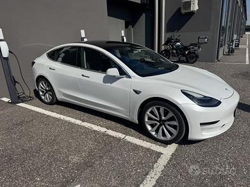 Tesla model 3 AWD long range gancio traino