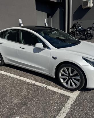 Tesla model 3 AWD long range gancio traino