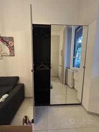 Armadio elegante con ante specchiate – design mode