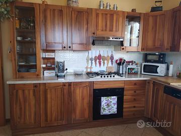 Cucina in legno, noce nazionale