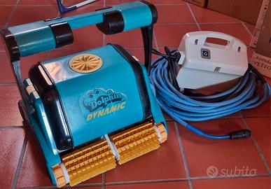 Robot Dolphin Dynamic by Maytronics 