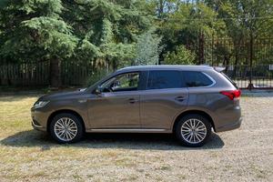 MITSUBISHI OUTLANDER PHEV - PLUG-IN ANNO 2021