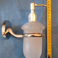 Portasapone a dispenser e porta bicchiere