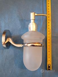 Portasapone a dispenser e porta bicchiere