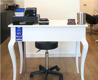 Tavolino (usato come reception)