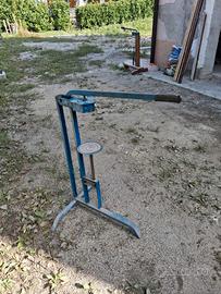 Tappatrice per tappi di sughero
