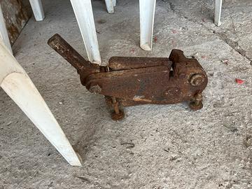 Trancia ferro manuale