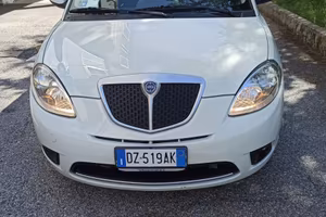 Lancia ypsilon 2009