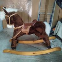 Cavalluccio a dondolo