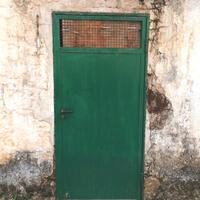 Porta in ferro con serratura 