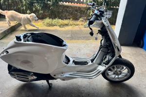 VESPA INCIDENTATA PER PEZZI DI RICAMBIO