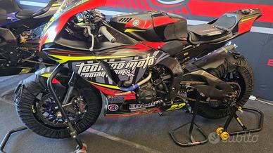 Yamaha r1