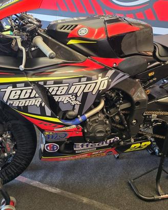 Yamaha r1