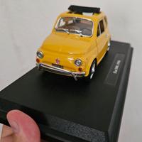 Bburago Scala 1:24 1968 FIAT 500L.