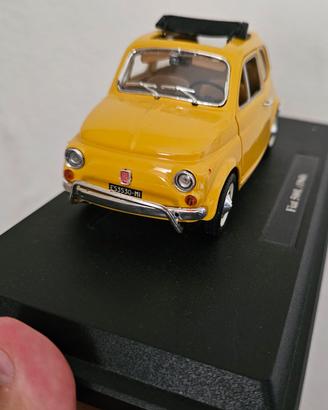 Bburago Scala 1:24 1968 FIAT 500L.