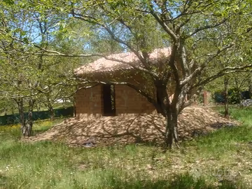 Delizioso rustico con terreno circostante