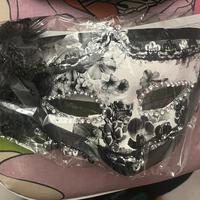 Maschera veneziana nuova, mai utilizzata,