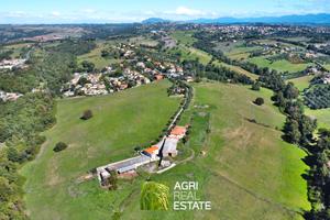 Ex Azienda Agrituristica di 21 HA vicino Roma