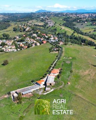 Ex Azienda Agrituristica di 21 HA vicino Roma