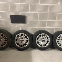 4 Gomme + cerchi Fiat panda