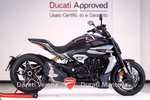 Ducati XDiavel V4 solo 1.401 km IVA esposta