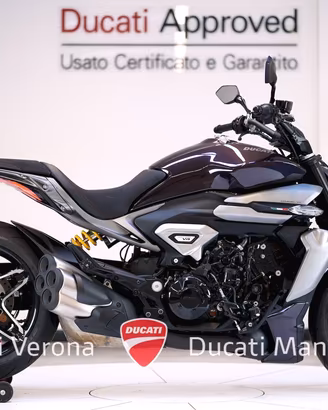 Ducati XDiavel V4 solo 1.401 km IVA esposta