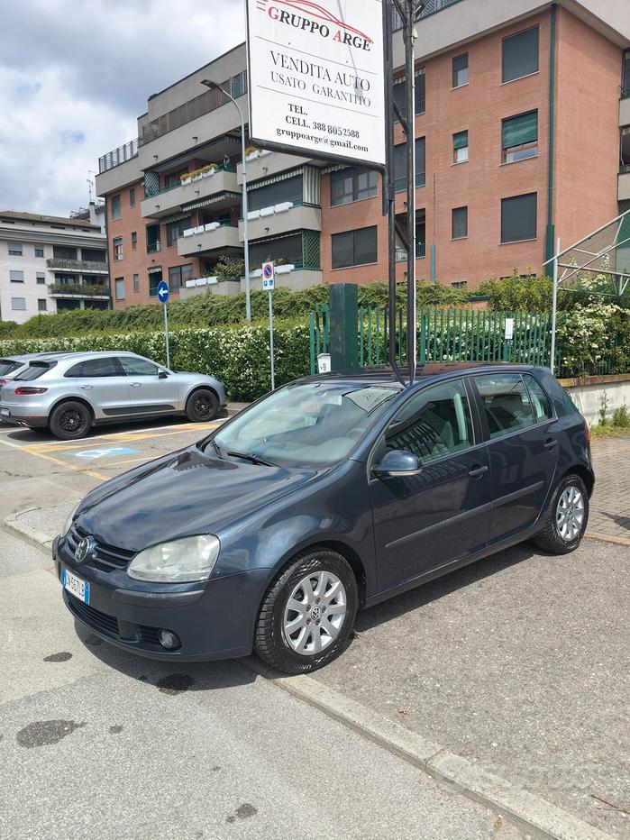 VOLKSWAGEN Golf 5ª serie