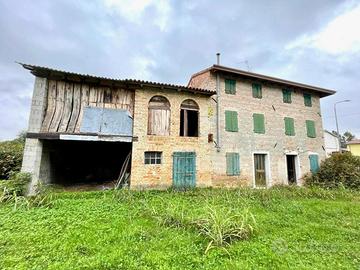 ABITAZIONE DA RISTRUTTURARE CON TERRENO EDIFICA...