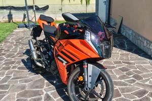 KTM RC 125 2024 NERA ARANCIONE 