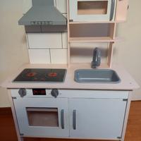 Cucina giocattolo in legno