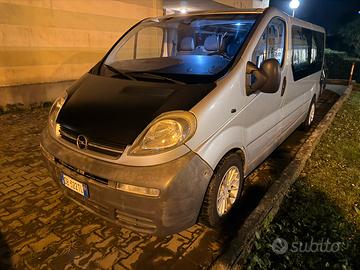 Vivaro 9 posti camperizzato