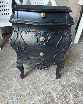 Comodino restaurato in legno