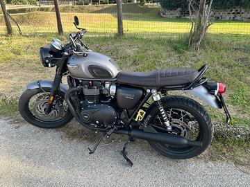 Triumph T120 bonneville total Black