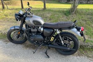 Triumph T120 bonneville total Black