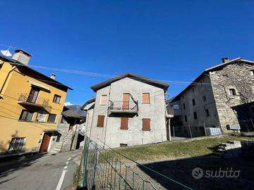 Appartamento di 127 m² con 5 locali e box auto a T