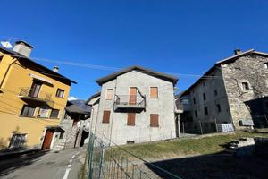 Appartamento di 127 m² con 5 locali e box auto a T