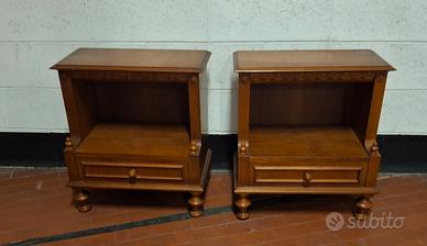 Coppia di comodini da camera da letto anni '40