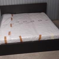 letto matrimoniale con materasso 