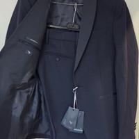 Elegante completo da uomo.