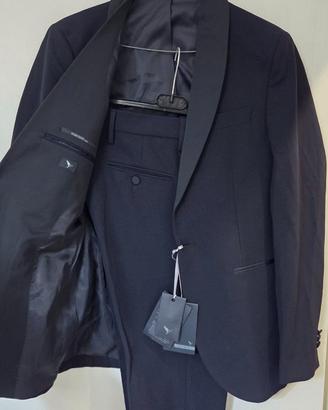 Elegante completo da uomo.