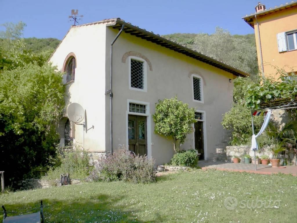 Rustico / Casale di 720 m² con più di 5 locali a S - Altro