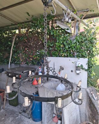 Lampadario in ferro battuto