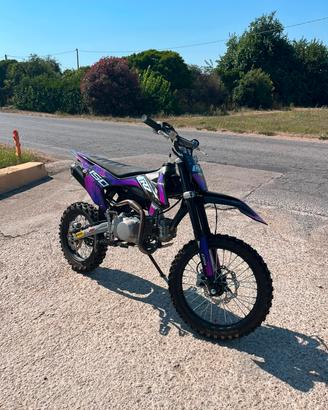 CRZ 150cc BW  17/14 