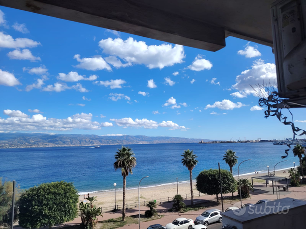 Vista mare sul viale della libertà