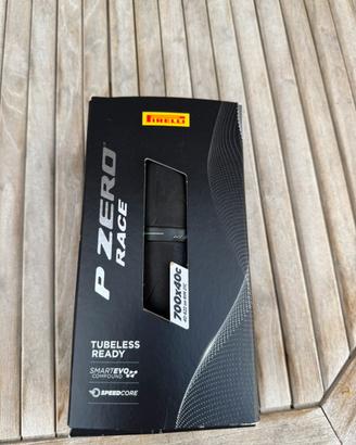 Pirelli pzero race tlr 700x40