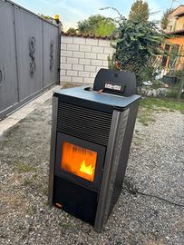 Stufa a pellet 13 kw. Marca Puros