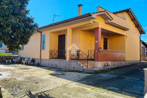 CASA INDIPENDENTE A LARIANO