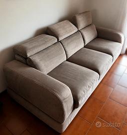 Divano 4 posti con sedute regolabili