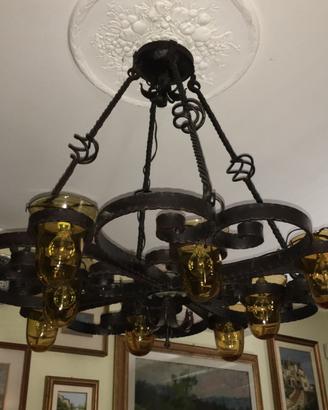 Lampadario in ferro battuto con bocce vetro