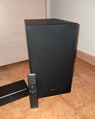 Soundbar Samsung con telecomando e cassa